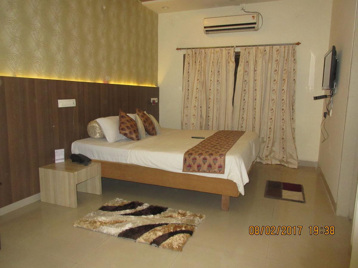 Hotel Panchratna Panvel Exterior photo